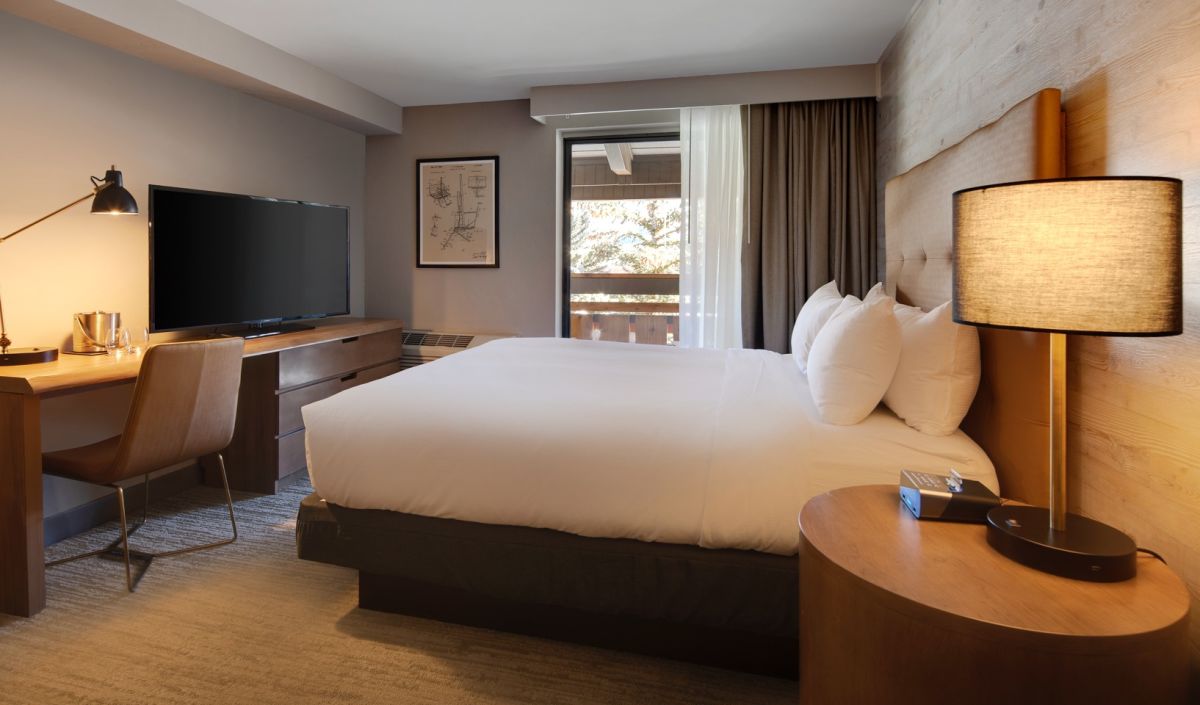 Vail S Highline A Doubletree By Hilton Hotel Continues Operations   Highline Hotel Room 